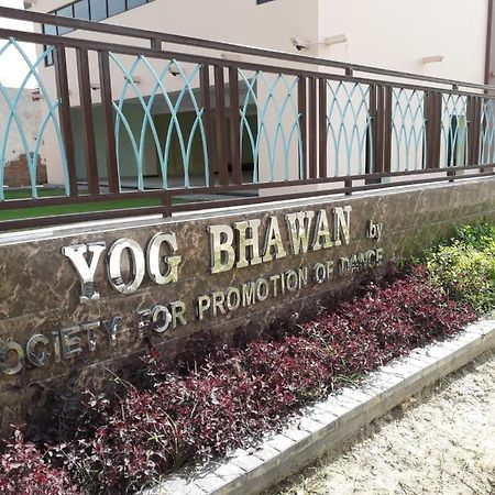 Yog Bhawan Aparthotel เกรทเตอร์นอยดา ภายนอก รูปภาพ
